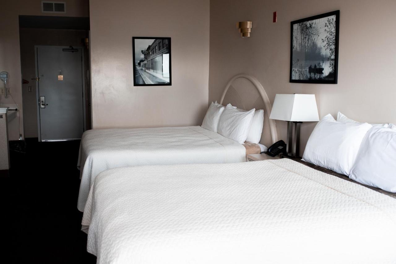 West Bank Inn セライナ  エクステリア 写真