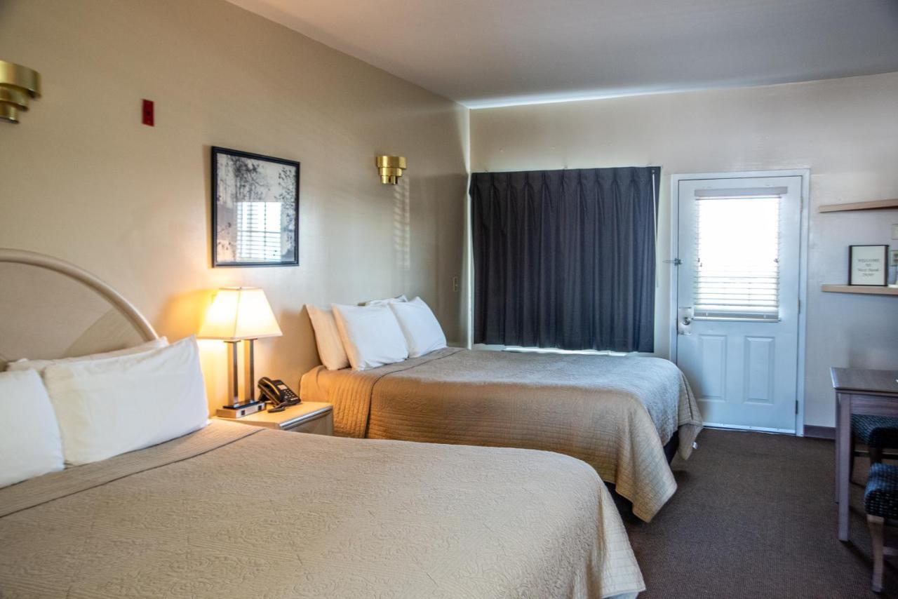 West Bank Inn セライナ  エクステリア 写真